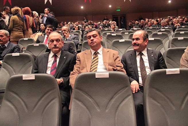 DOĞAN: “YENİ ANAYASA İÇİN 8 MİLLETVEKİLİ” 12