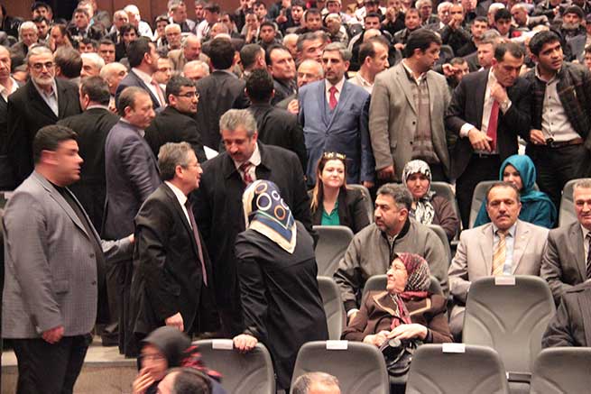 DOĞAN: “YENİ ANAYASA İÇİN 8 MİLLETVEKİLİ” 15