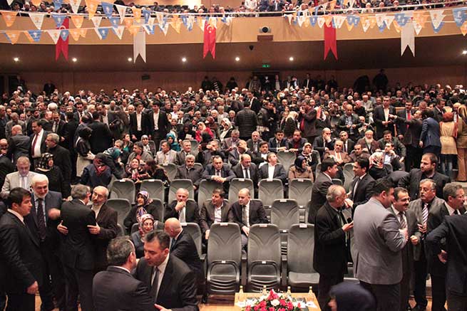 DOĞAN: “YENİ ANAYASA İÇİN 8 MİLLETVEKİLİ” 18