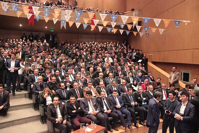 DOĞAN: “YENİ ANAYASA İÇİN 8 MİLLETVEKİLİ” 32