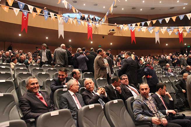 DOĞAN: “YENİ ANAYASA İÇİN 8 MİLLETVEKİLİ” 8