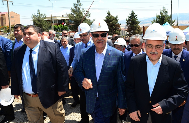 Başbakan Yardımcısı Kaynak İnşaat Alanını İnceledi 1