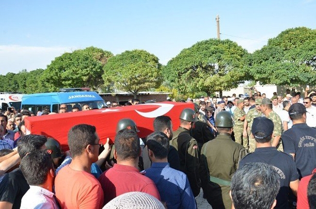 Kahramanmaraşlı şehit gözyaşları arasında toprağa verildi 12