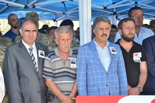 Kahramanmaraşlı şehit gözyaşları arasında toprağa verildi 2