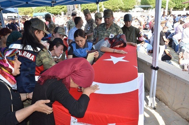 Kahramanmaraşlı şehit gözyaşları arasında toprağa verildi 4