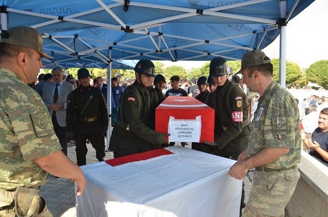 Kahramanmaraşlı şehit gözyaşları arasında toprağa verildi 6