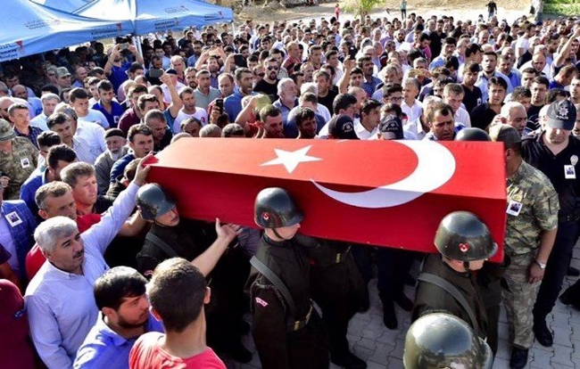 Kahramanmaraşlı şehit gözyaşları arasında toprağa verildi 9