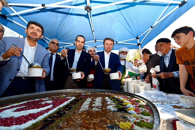 Kahramanmaraş'ta 10 bin kişiye aşure ikramı 11