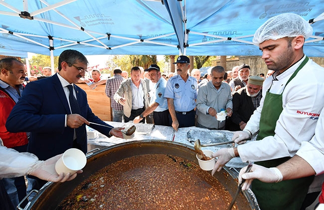 Kahramanmaraş'ta 10 bin kişiye aşure ikramı 15