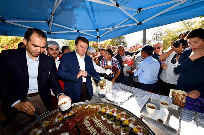 Kahramanmaraş'ta 10 bin kişiye aşure ikramı 19