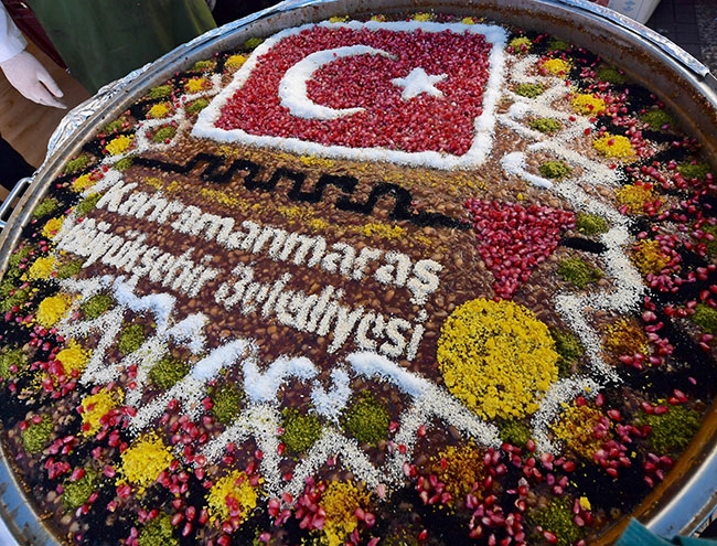 Kahramanmaraş'ta 10 bin kişiye aşure ikramı 22