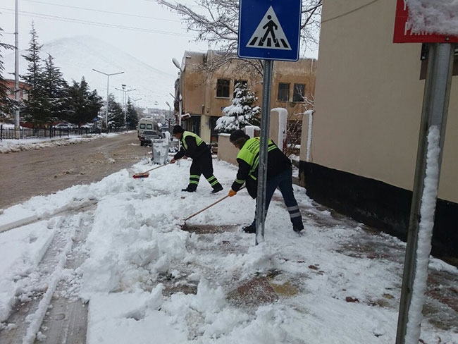 Kahramanmaraş’ta kar ile mücadeleye devam 1