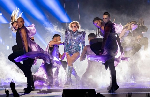 Lady Gaga'nın sahne şovunun arkasından teknoloji devi çıktı 1