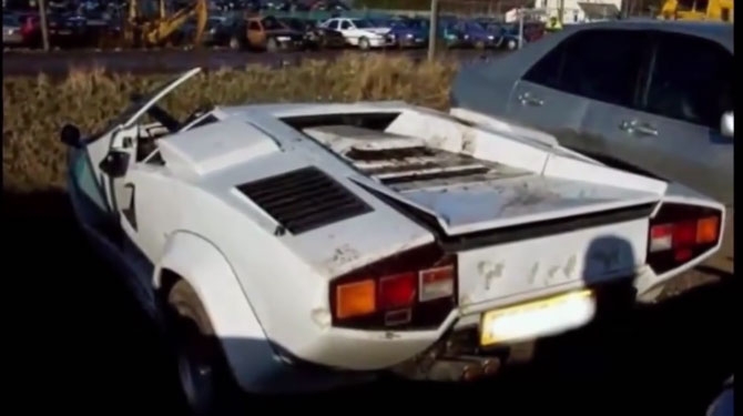 Dubaide ''Hurda'' Olan Ve ''Terk Edilen'' Yüksek Model Arabalar 16