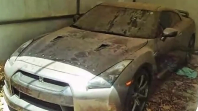 Dubaide ''Hurda'' Olan Ve ''Terk Edilen'' Yüksek Model Arabalar 18