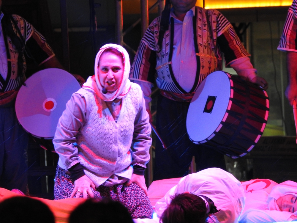 Kurtuluş Etkinlikleri Münasebetiyle Tiyatro Gösterisi Düzenlendi 3