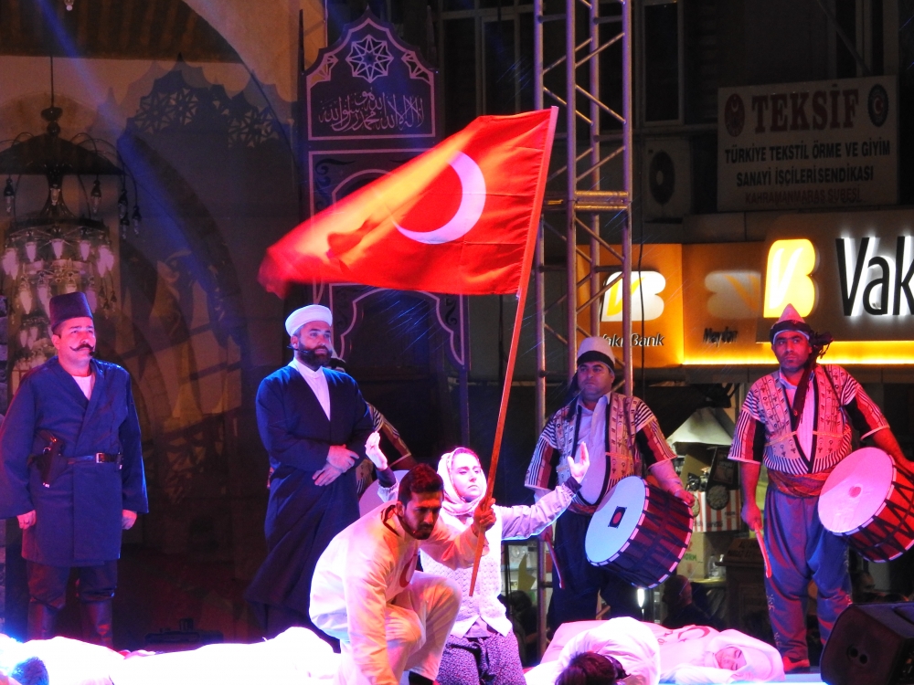 Kurtuluş Etkinlikleri Münasebetiyle Tiyatro Gösterisi Düzenlendi 6