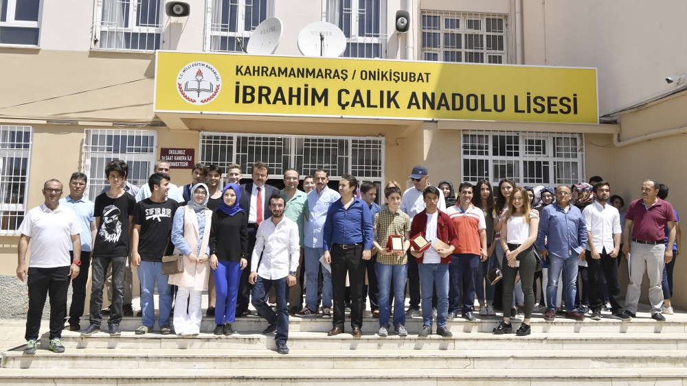 BAŞKAN ERKOÇ KARNE DAĞITTI 1