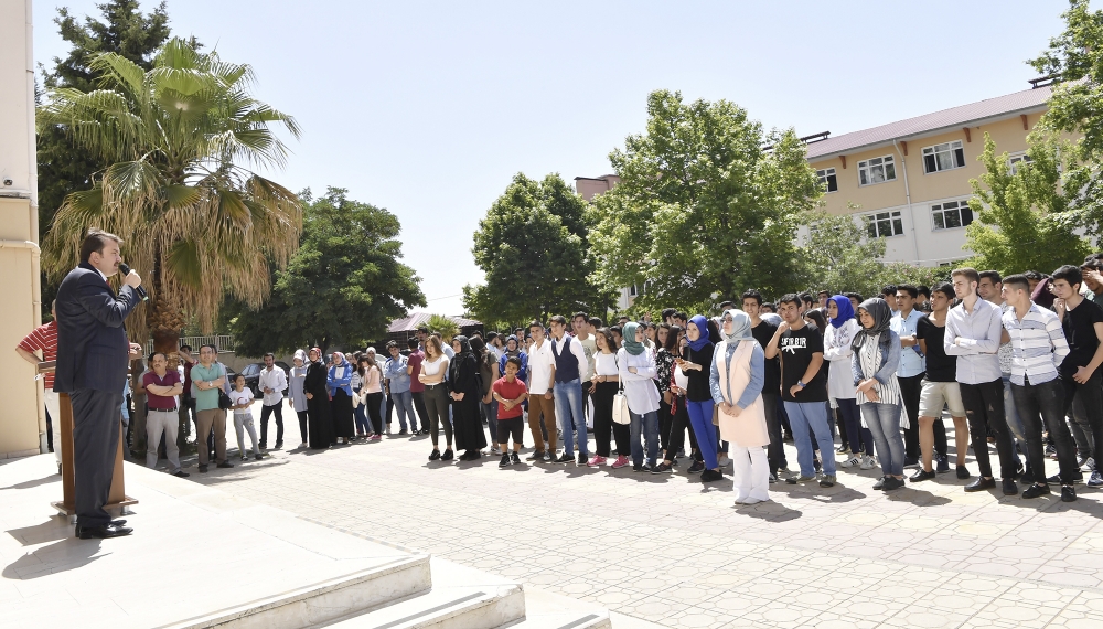 BAŞKAN ERKOÇ KARNE DAĞITTI 4