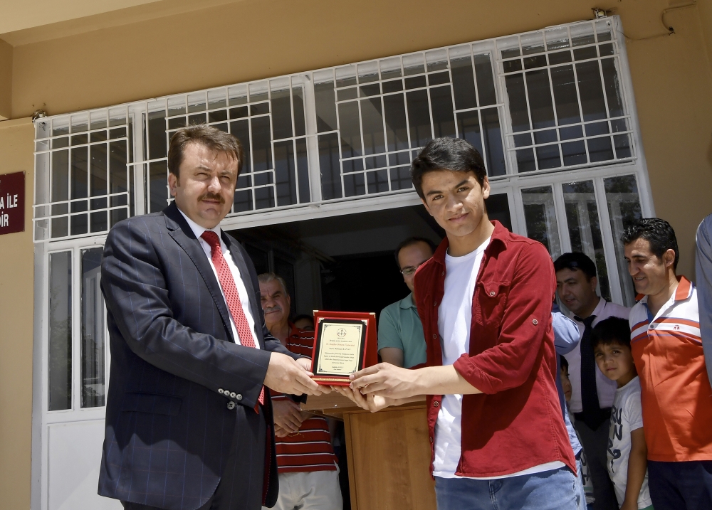 BAŞKAN ERKOÇ KARNE DAĞITTI 7