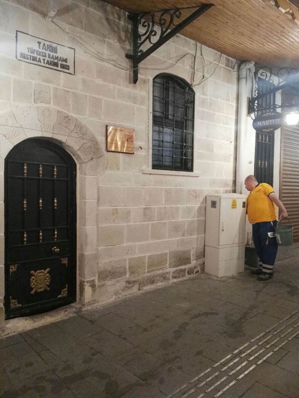 BÜYÜKŞEHİR’DEN ÇARŞILARDA İLAÇLAMA 2