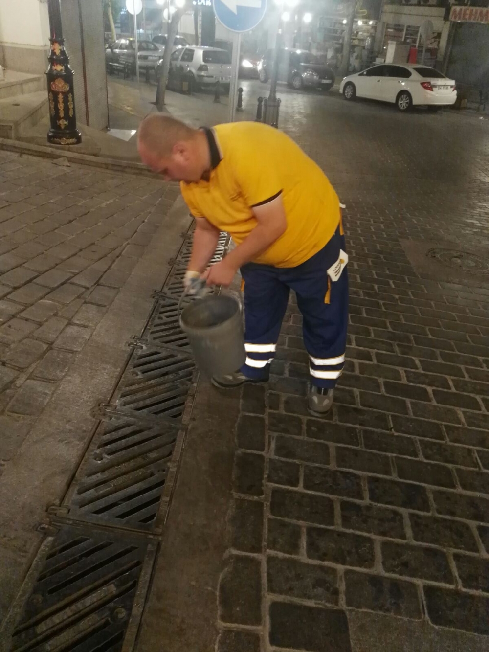 BÜYÜKŞEHİR’DEN ÇARŞILARDA İLAÇLAMA 5