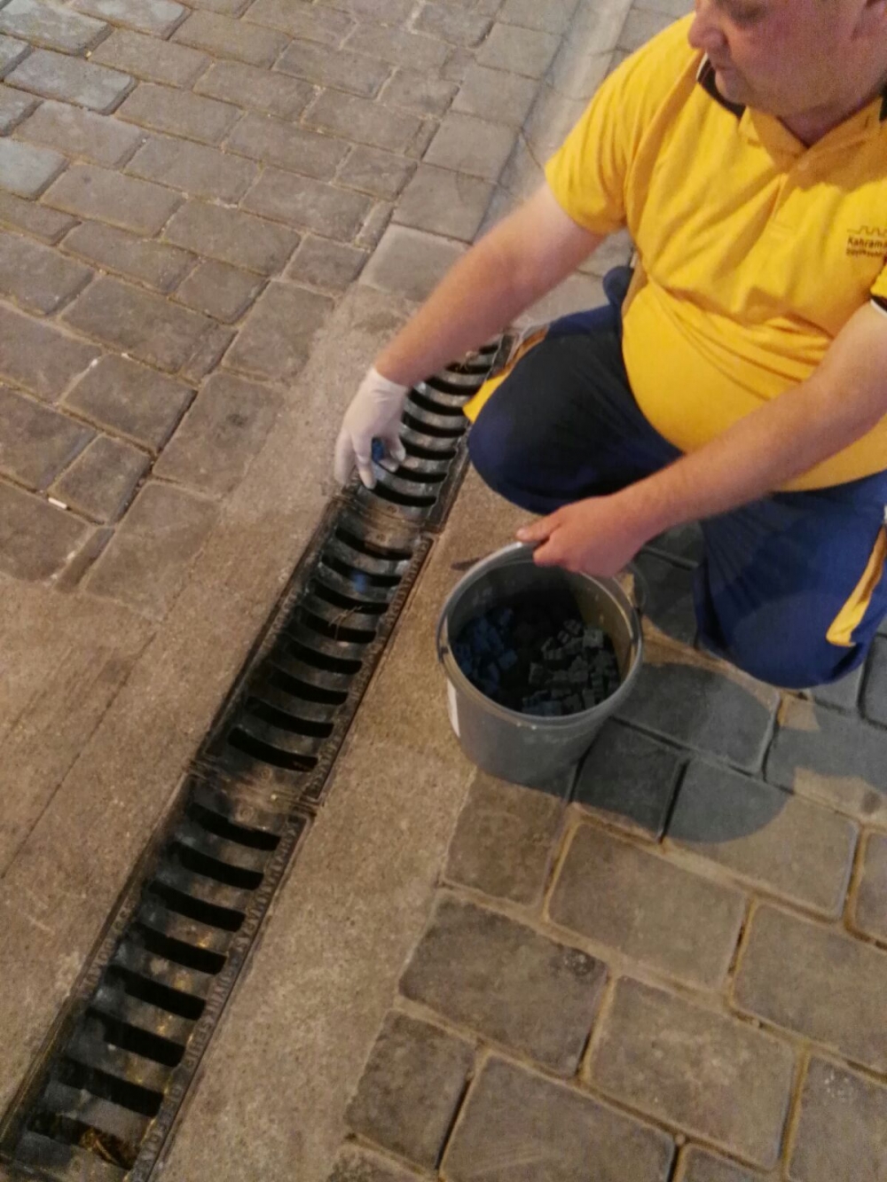 BÜYÜKŞEHİR’DEN ÇARŞILARDA İLAÇLAMA 7