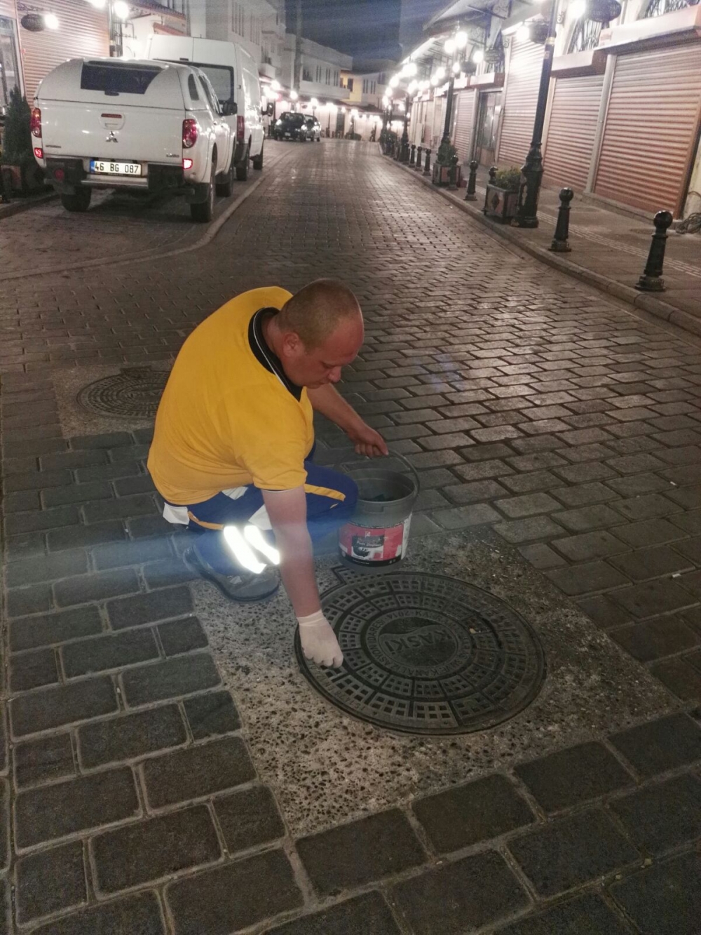 BÜYÜKŞEHİR’DEN ÇARŞILARDA İLAÇLAMA 8