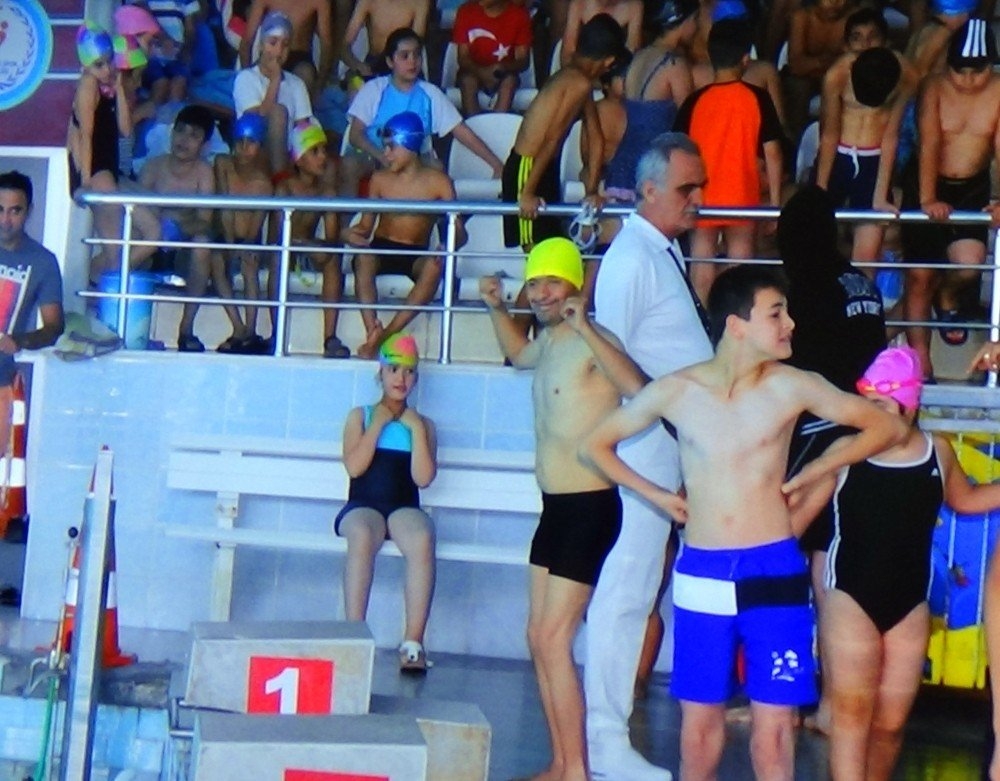 51 YAŞINDAKİ DOWN SENDROMLU YÜZÜCÜNÜN 51 MADALYASI VAR 11