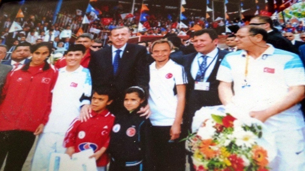 51 YAŞINDAKİ DOWN SENDROMLU YÜZÜCÜNÜN 51 MADALYASI VAR 7