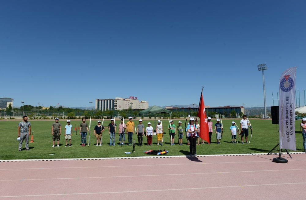 15 TEMMUZ ŞEHİTLERİ ANISINA OKÇULUK YARIŞMASI DÜZENLENDİ 1