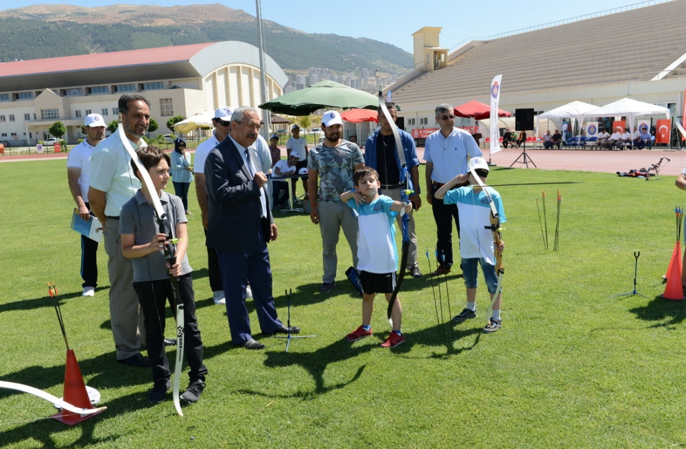 15 TEMMUZ ŞEHİTLERİ ANISINA OKÇULUK YARIŞMASI DÜZENLENDİ 6