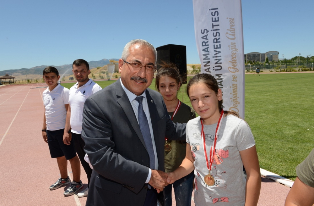 15 TEMMUZ ŞEHİTLERİ ANISINA OKÇULUK YARIŞMASI DÜZENLENDİ 9