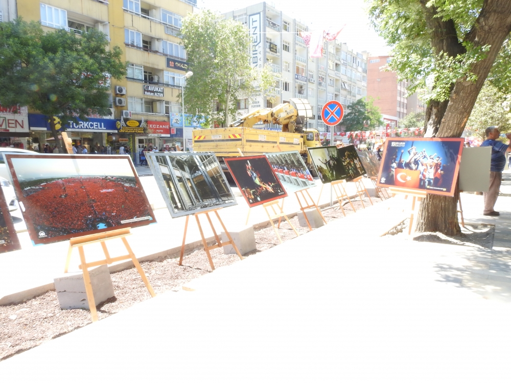 “MİLLİ İRADENİN YÜKSELİŞİ SERGİSİ" HAYRAN BIRAKTI 14