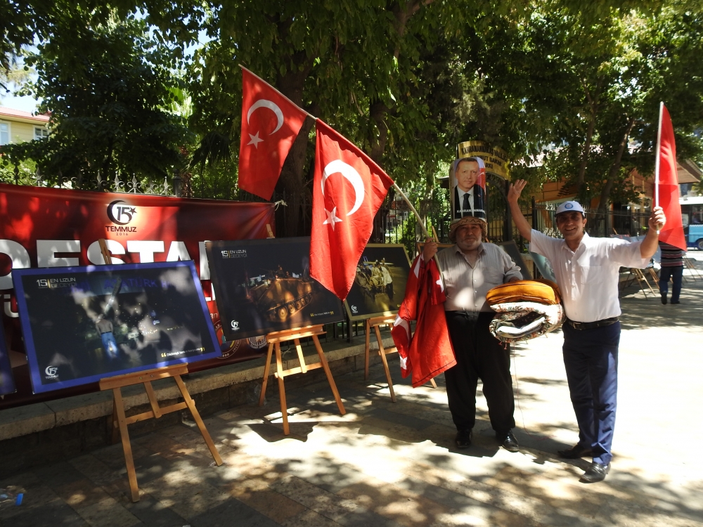 “MİLLİ İRADENİN YÜKSELİŞİ SERGİSİ" HAYRAN BIRAKTI 2