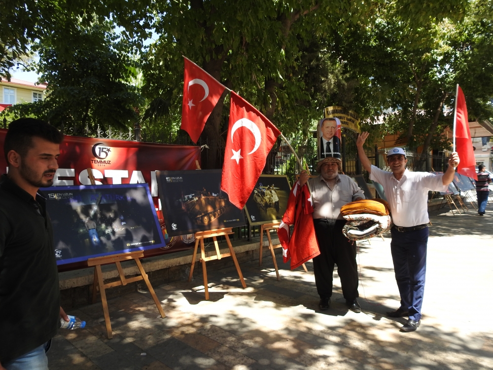 “MİLLİ İRADENİN YÜKSELİŞİ SERGİSİ" HAYRAN BIRAKTI 3