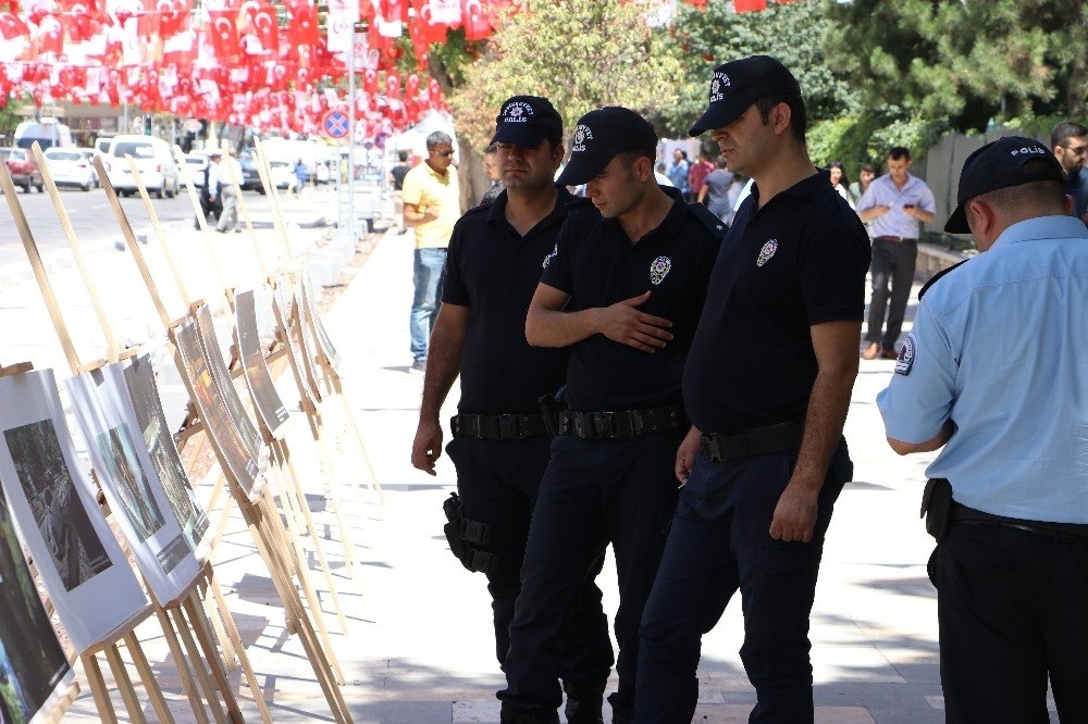İHA’NIN 15 TEMMUZ FOTOĞRAF SERGİSİNE YOĞUN İLGİ 8