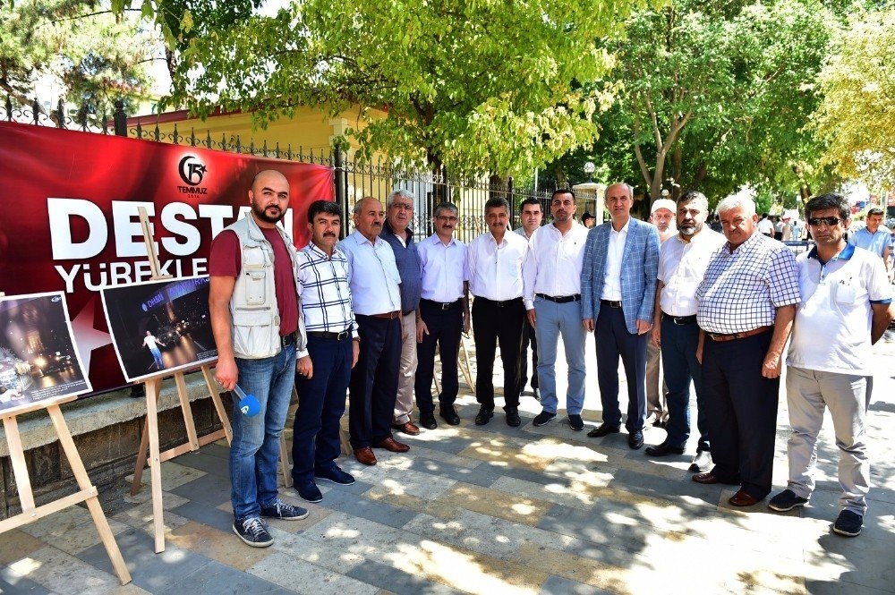 İHA’NIN 15 TEMMUZ FOTOĞRAF SERGİSİNE YOĞUN İLGİ 9