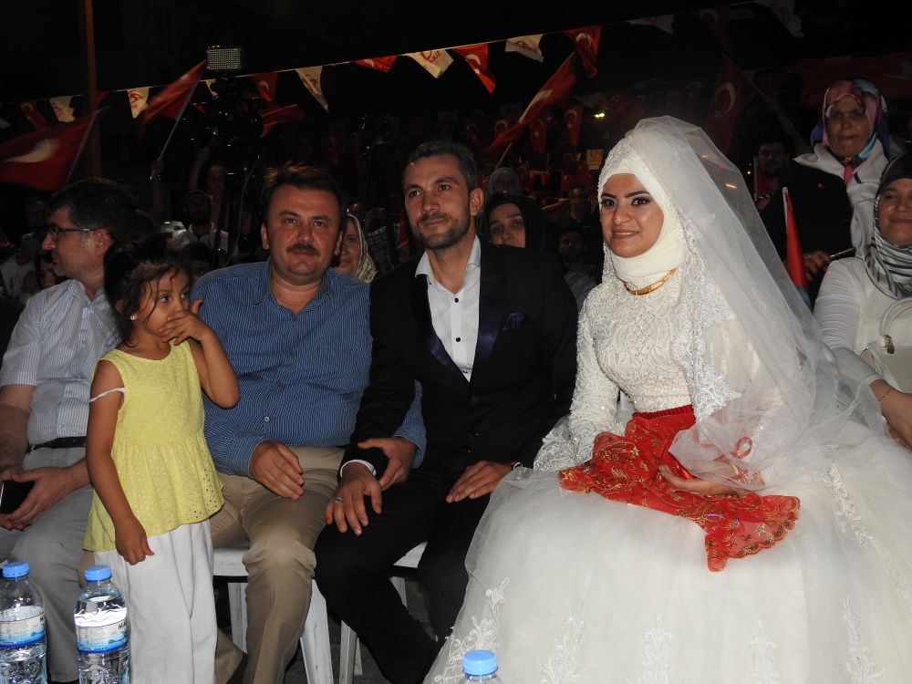 KAHRAMANMARAŞ’TA DEMOKRASİ NÖBETİ SONA ERDİ 18