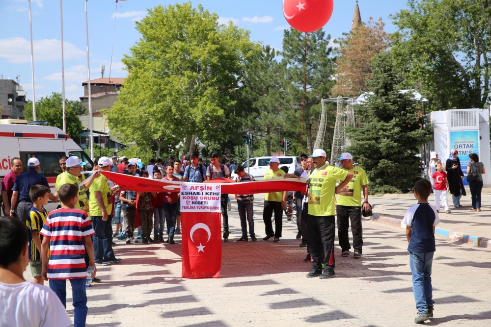 YEMLİHALAR, 15 TEMMUZ ŞEHİTLERİ İÇİN YÜRÜDÜ 1