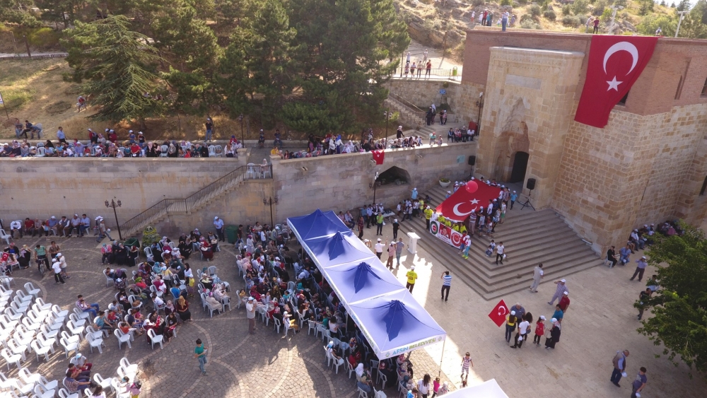 YEMLİHALAR, 15 TEMMUZ ŞEHİTLERİ İÇİN YÜRÜDÜ 2