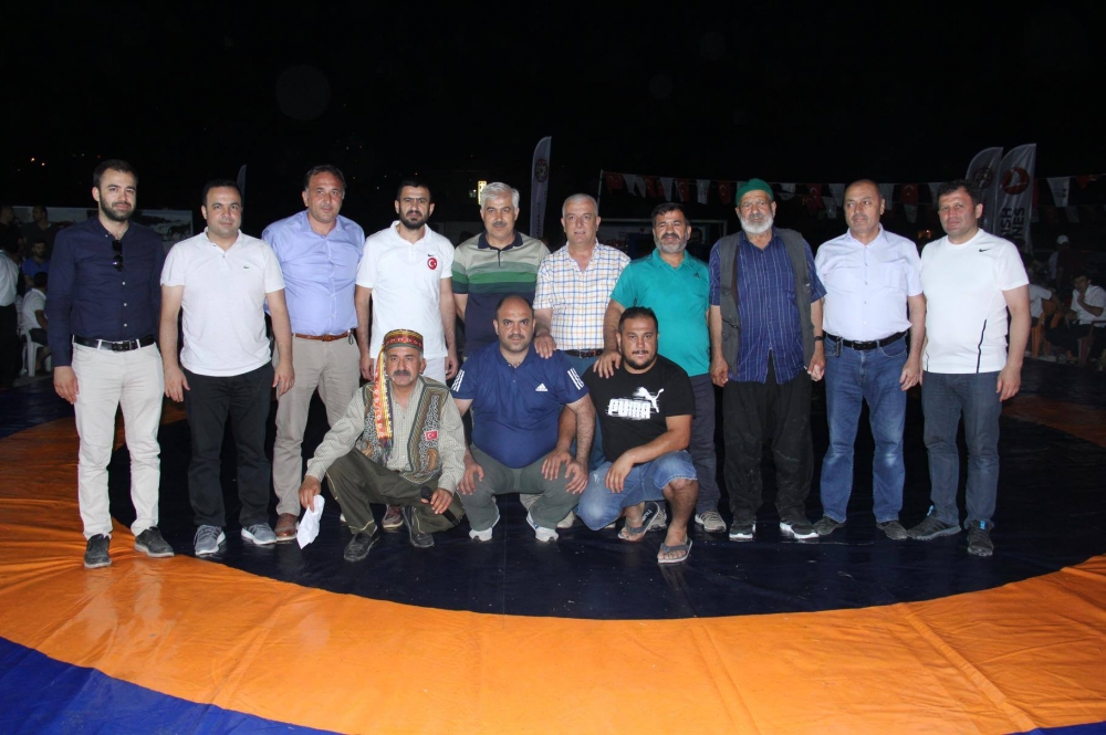 60 YILDIR YAPILMAYAN GECE GÜREŞİNİ ‘‘ILICA’’DA BAŞLATTILAR 6