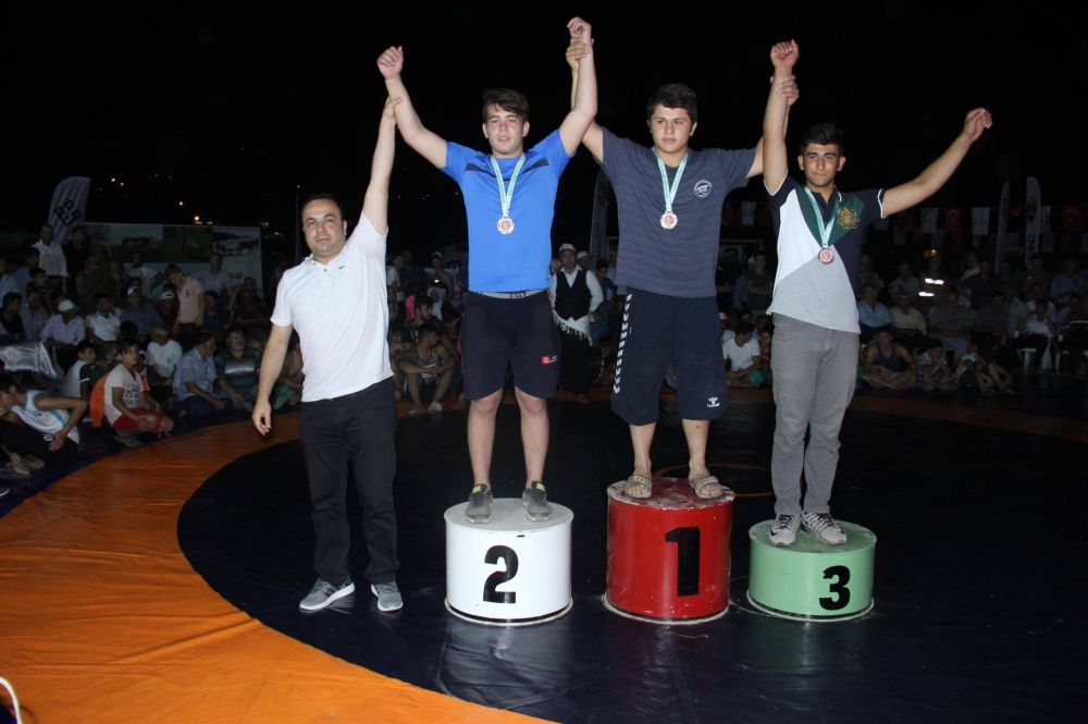 60 YILDIR YAPILMAYAN GECE GÜREŞİNİ ‘‘ILICA’’DA BAŞLATTILAR 8