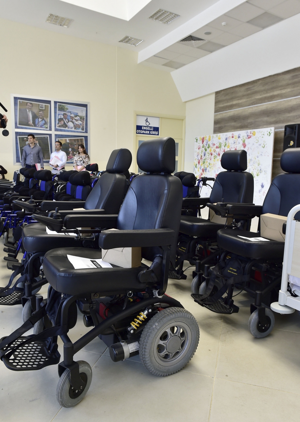 30 ADET MEDİKAL MALZEME İHTİYAÇ SAHİPLERİNE VERİLDİ 3