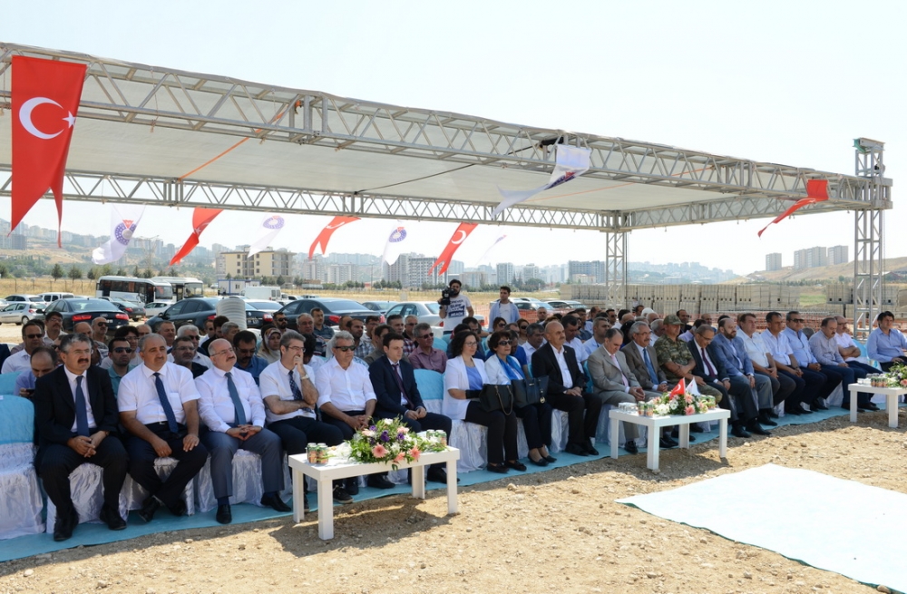 TEKNOKENT İDARE VE KULUÇKA BİNASININ TEMELİ ATILDI 8