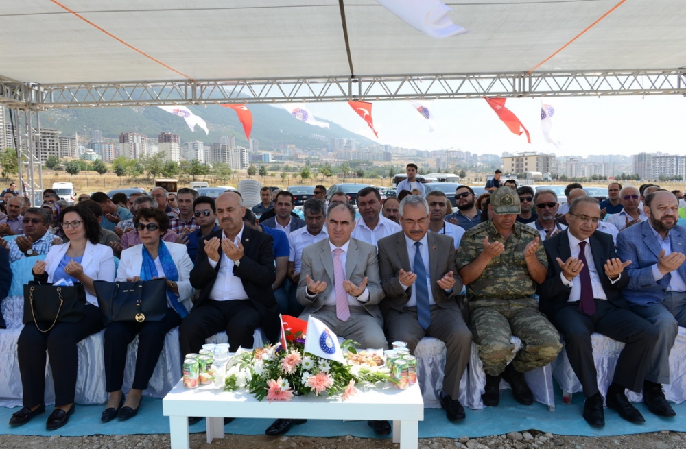 TEKNOKENT İDARE VE KULUÇKA BİNASININ TEMELİ ATILDI 9