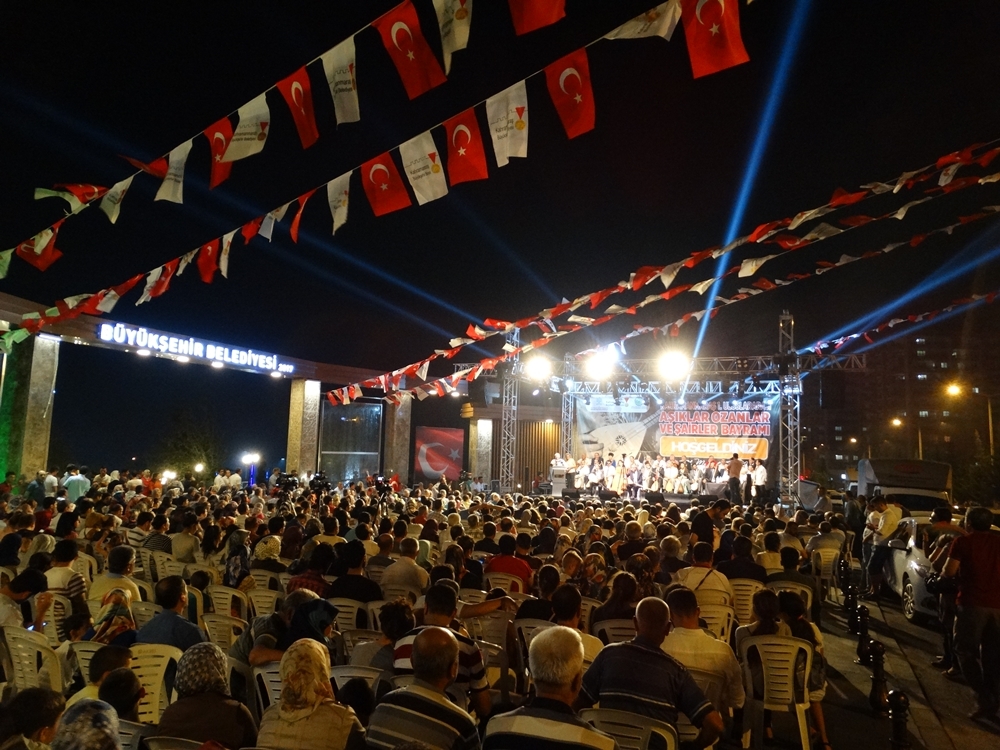 KAHRAMANMARAŞ'A GELEN ŞAİR, AŞIK, OZAN VE SANATÇI HÜNERLERİNİ SERGİLEDİ 8