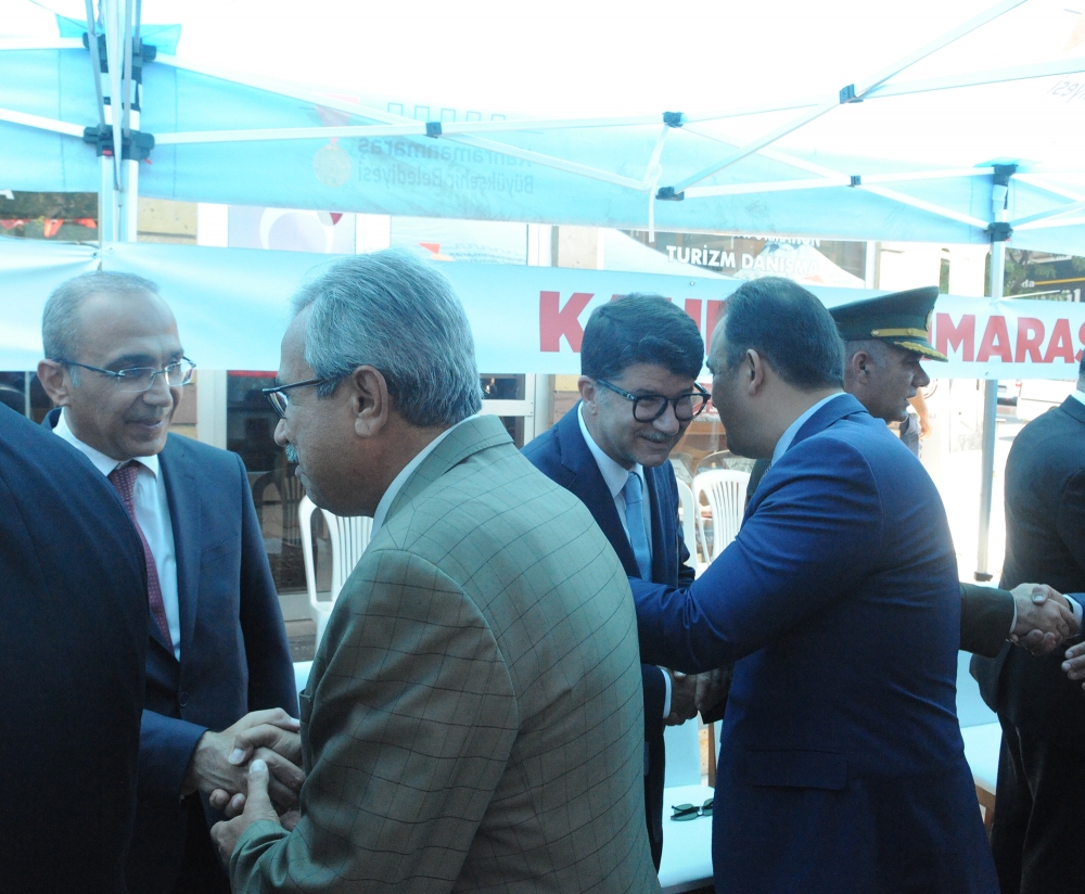 KAHRAMANMARAŞ’TA PROTOKOLLE HALK BAYRAMLAŞTI 1