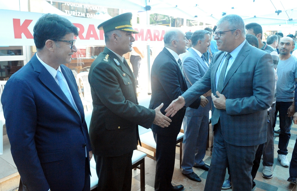 KAHRAMANMARAŞ’TA PROTOKOLLE HALK BAYRAMLAŞTI 2