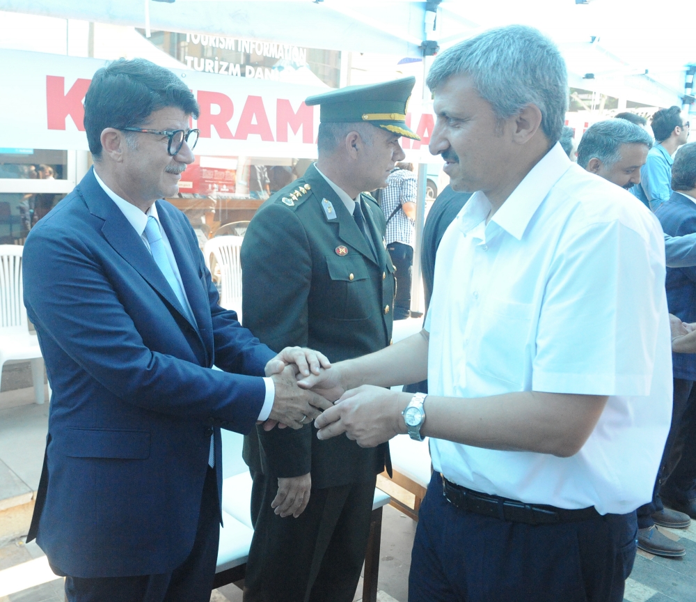 KAHRAMANMARAŞ’TA PROTOKOLLE HALK BAYRAMLAŞTI 3